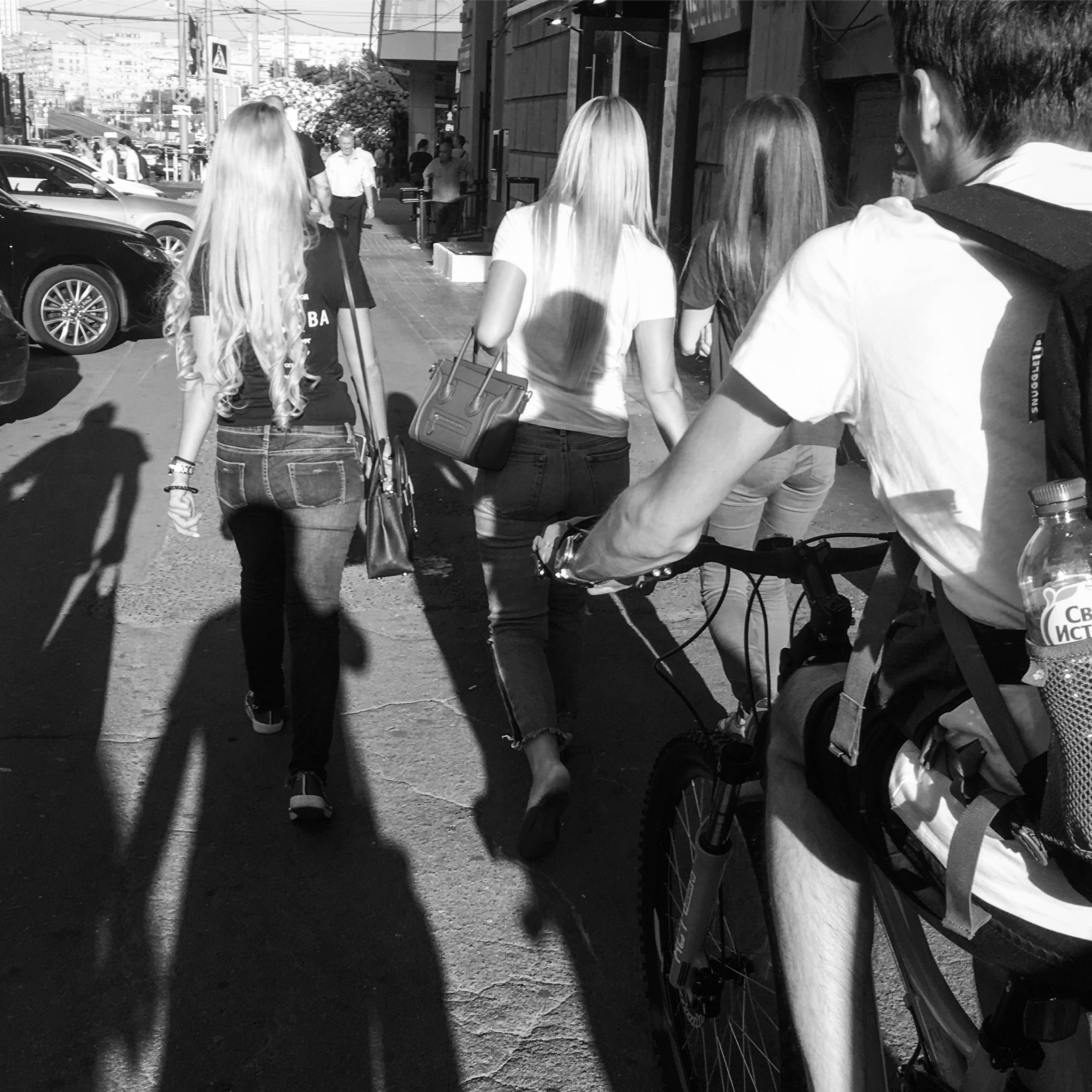 ACEFB956 0AEB 4CCE B565 51BF0B6699B3